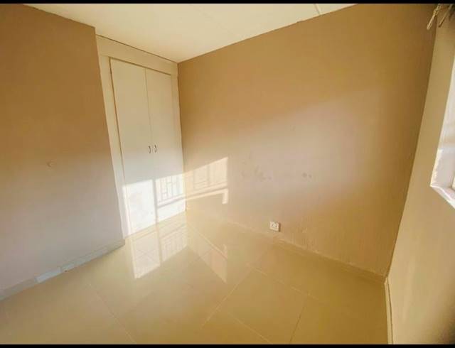 2 BEDROOM PROPERTY TO RENT IN KEMPTON PARK CENTRAL